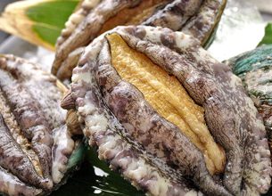 牛フィレステーキと日の出町畜養あわび　総料理長　吉岩大志　特撰会席「すずかぜ」